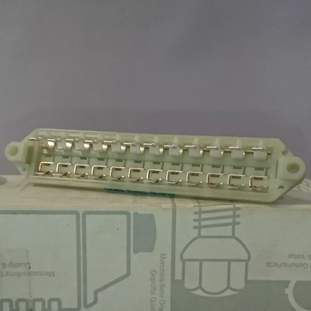 #244 Fusebox, 12 pole, under Dashboard