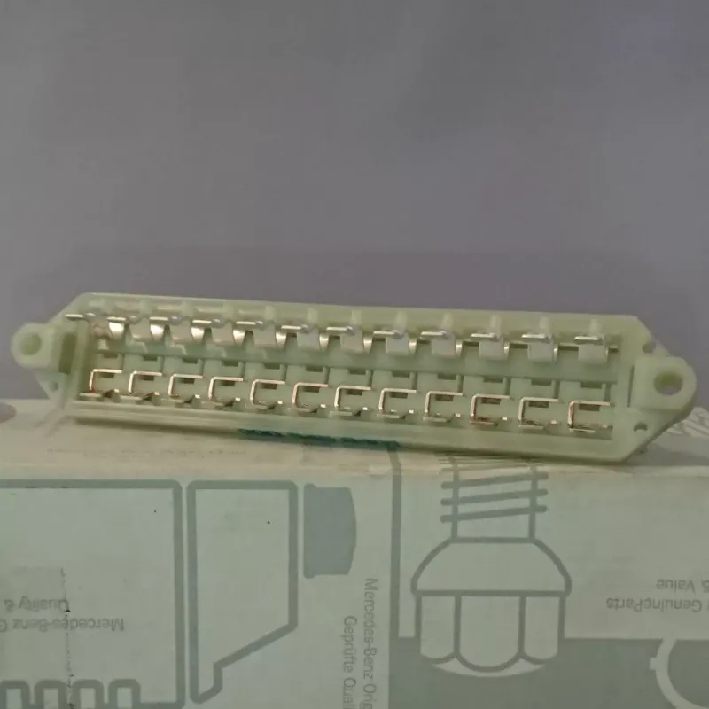 #244 Fusebox, 12 pole, under Dashboard