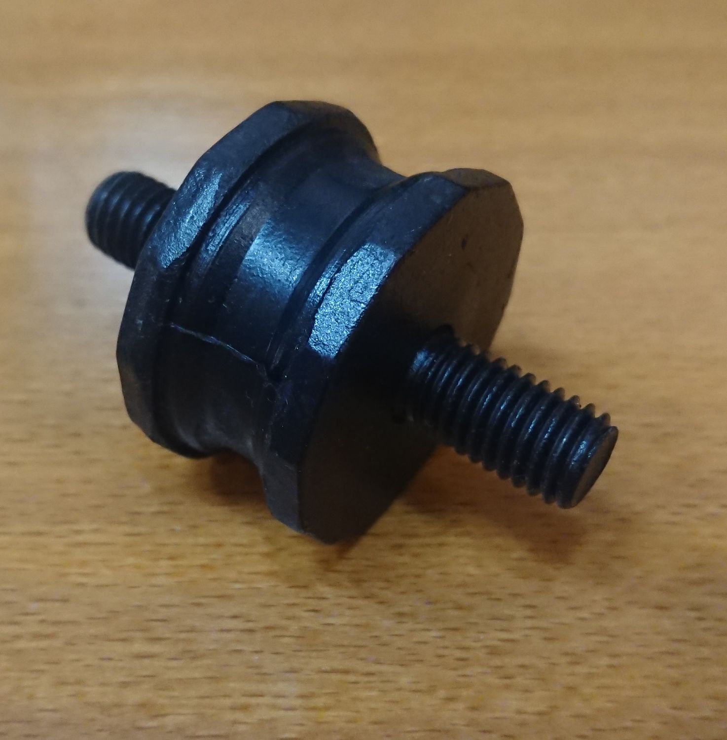 #010 Radiator Damping rubber, large version