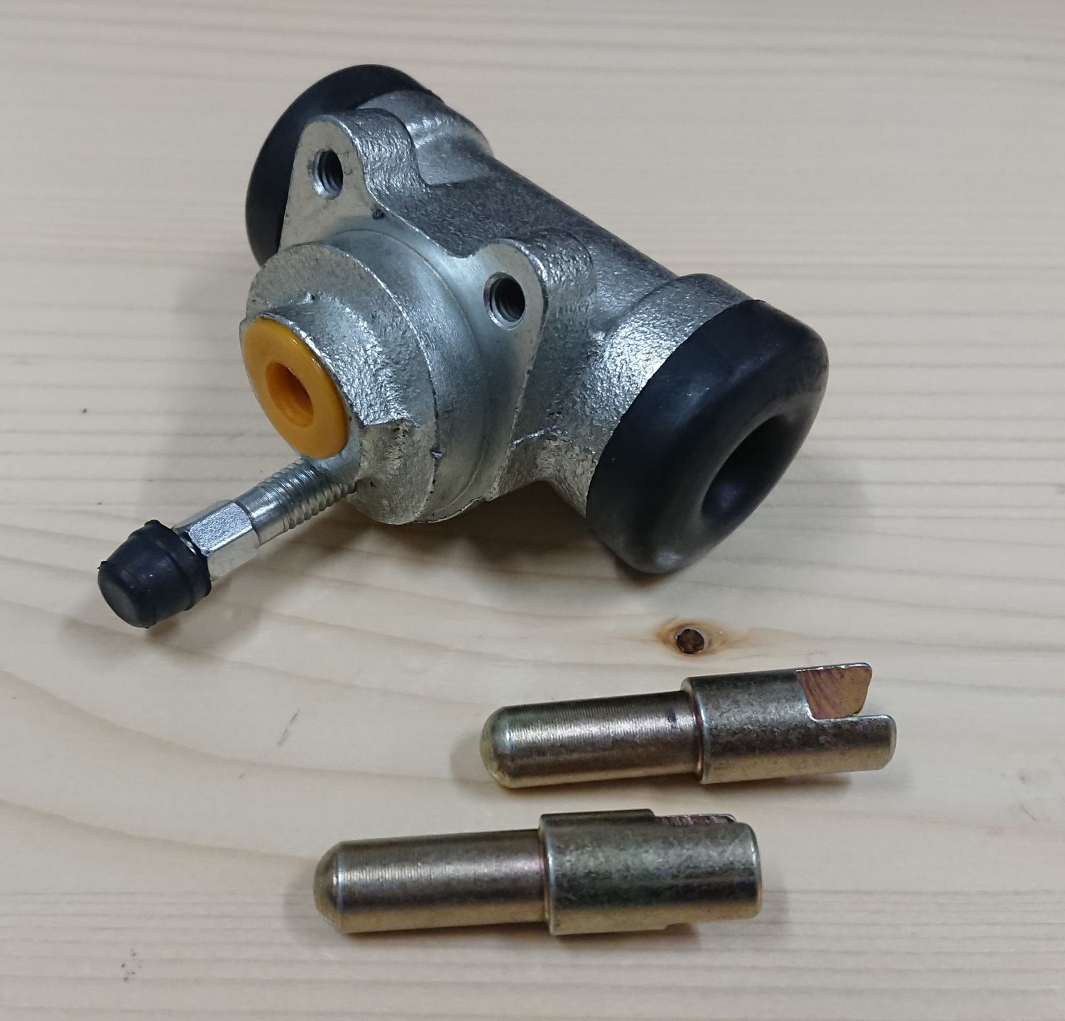 #005 4x Brake Cylinder for Drum Brakes, standard size 22,2mm SET