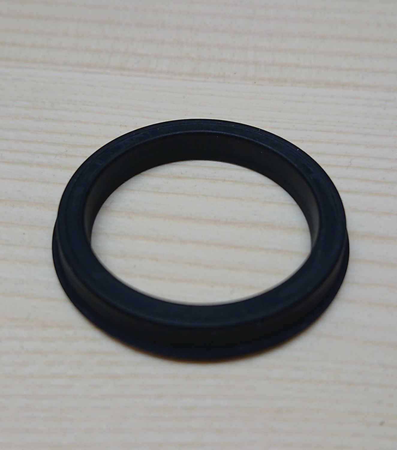 #031 Brake cylinder seal, for air-pressure supported hydraulic drum brake on 613D