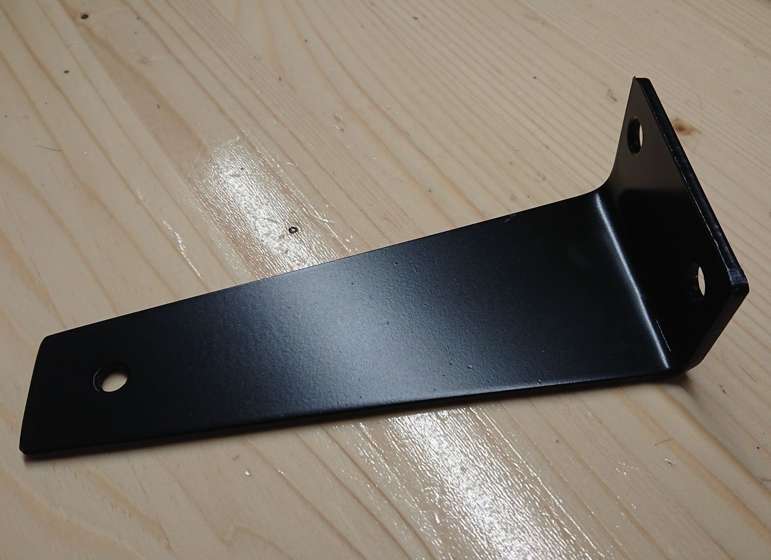 #137 Holder for exhaust endpipe from chassis to damping rubber. Aftermarket