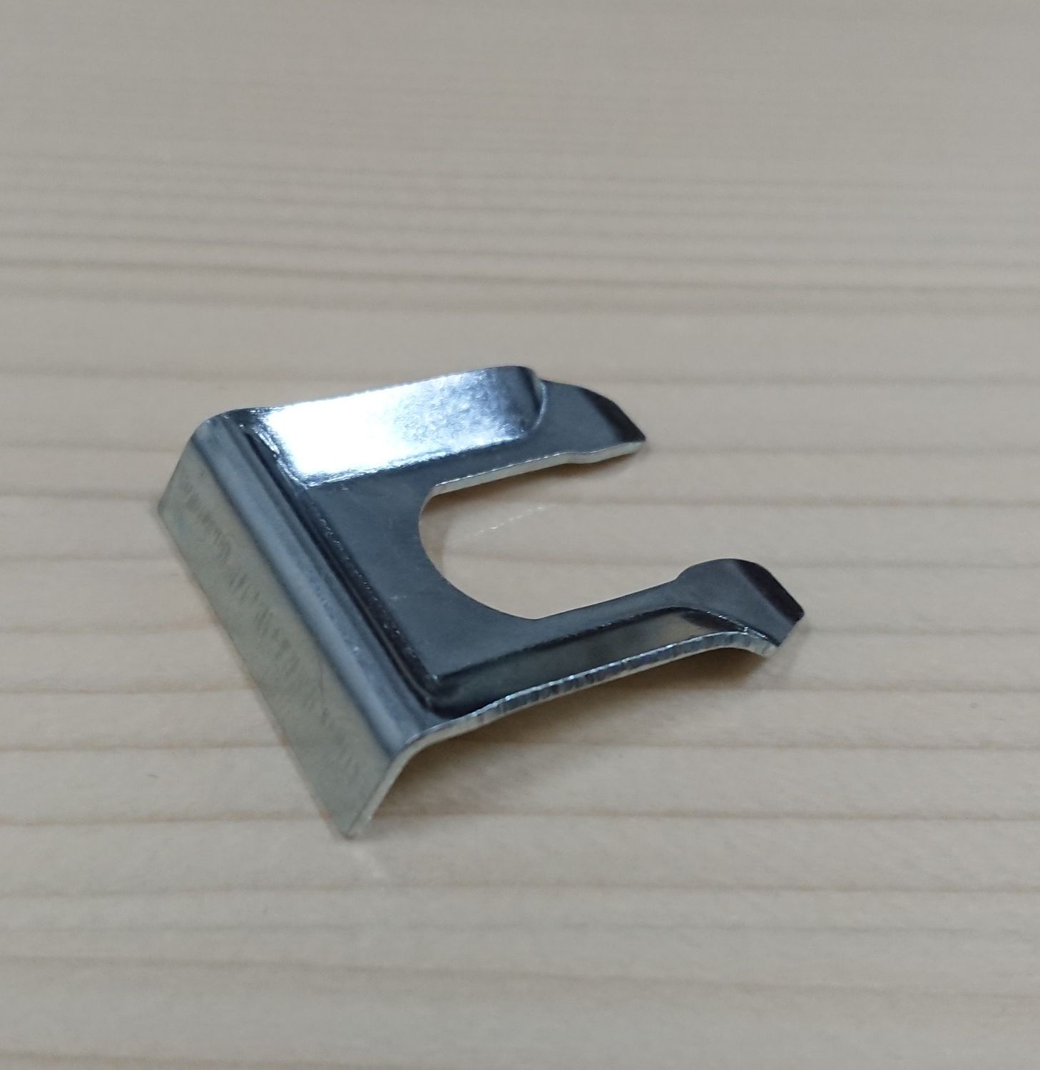 #068K Clip for securing hydraulic clutch pipe / hose