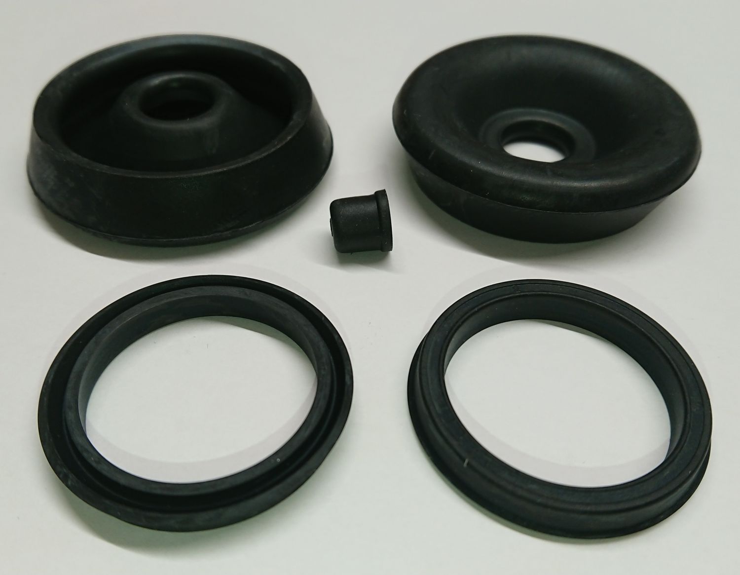 #044 Brake cylinder 38mm repair kit, for air-pressure supported hydraulic drum brake on 613D