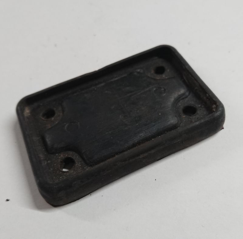 #053 Seal under door catcher for 270° hinge mechanism