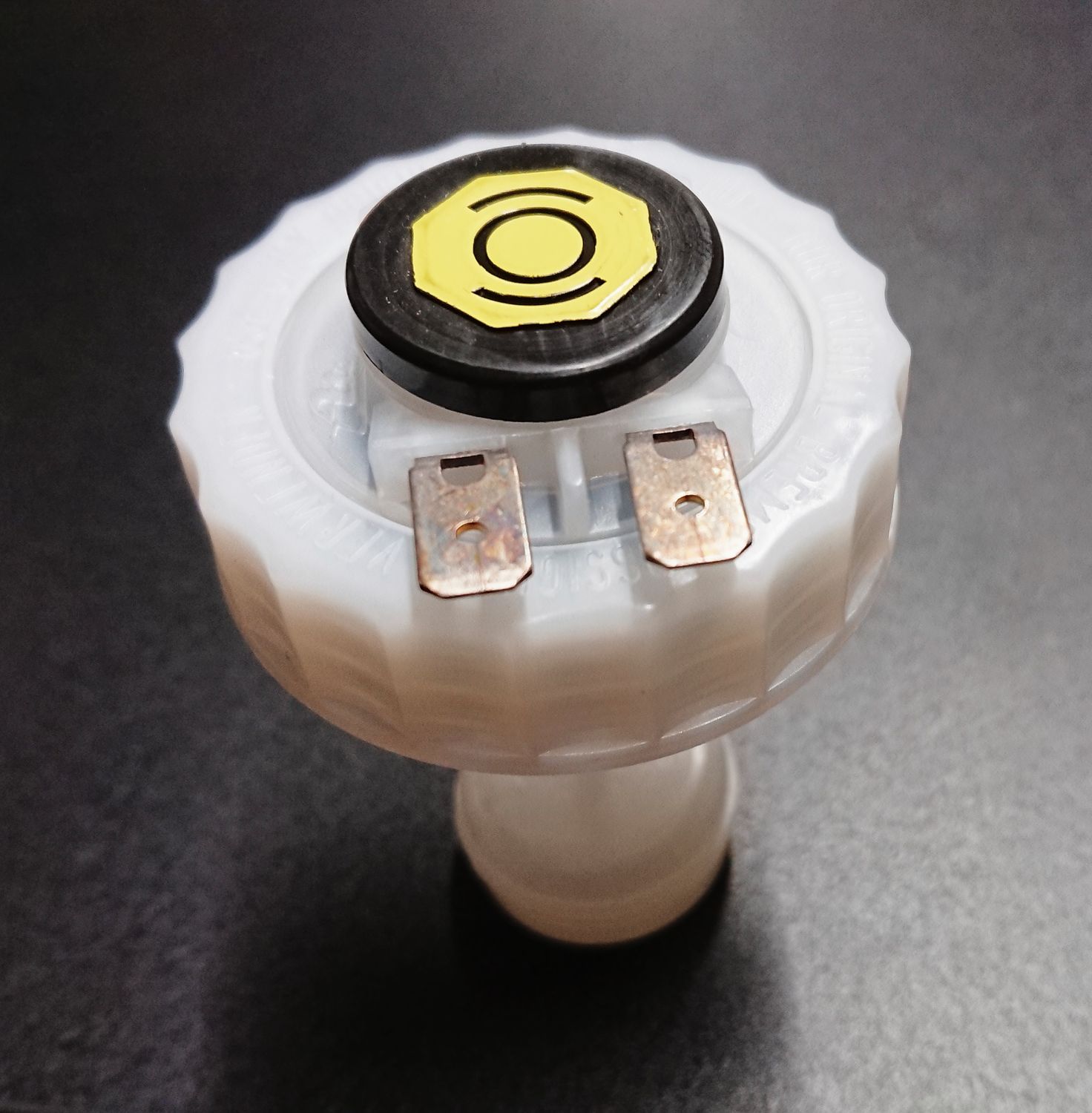 #210 Screw cap with sensor / float for brake / clutch fluid reservoir