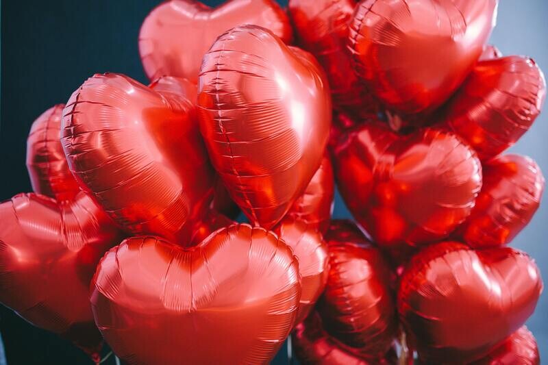 1 PC. Heart shaped balloons