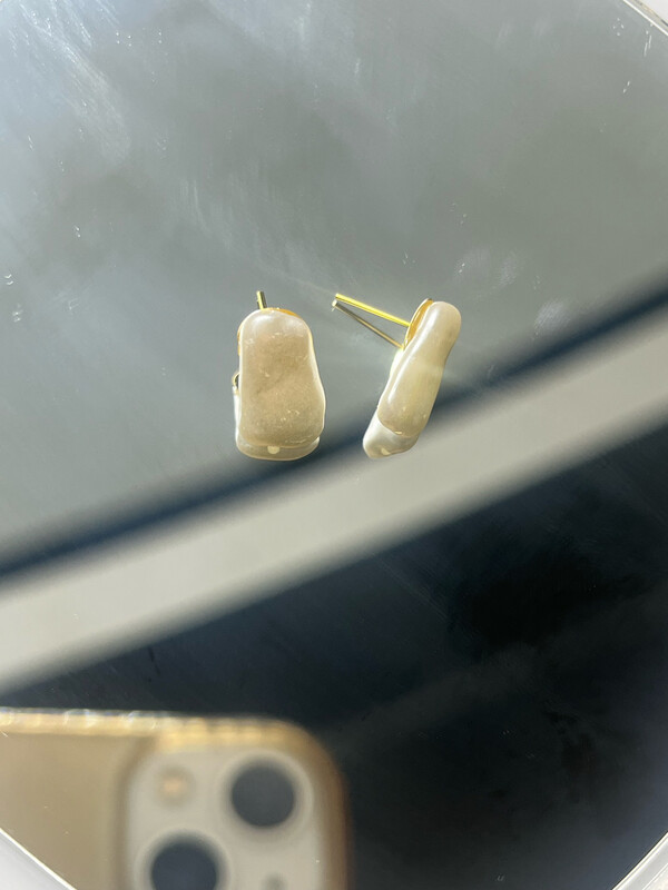 pearl studs