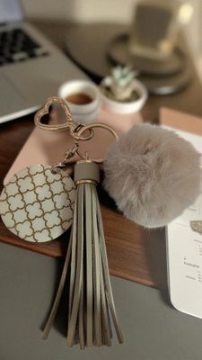 ✨Beige Quatrefoil  Acrylic Keychain with Tassel &amp; Pom