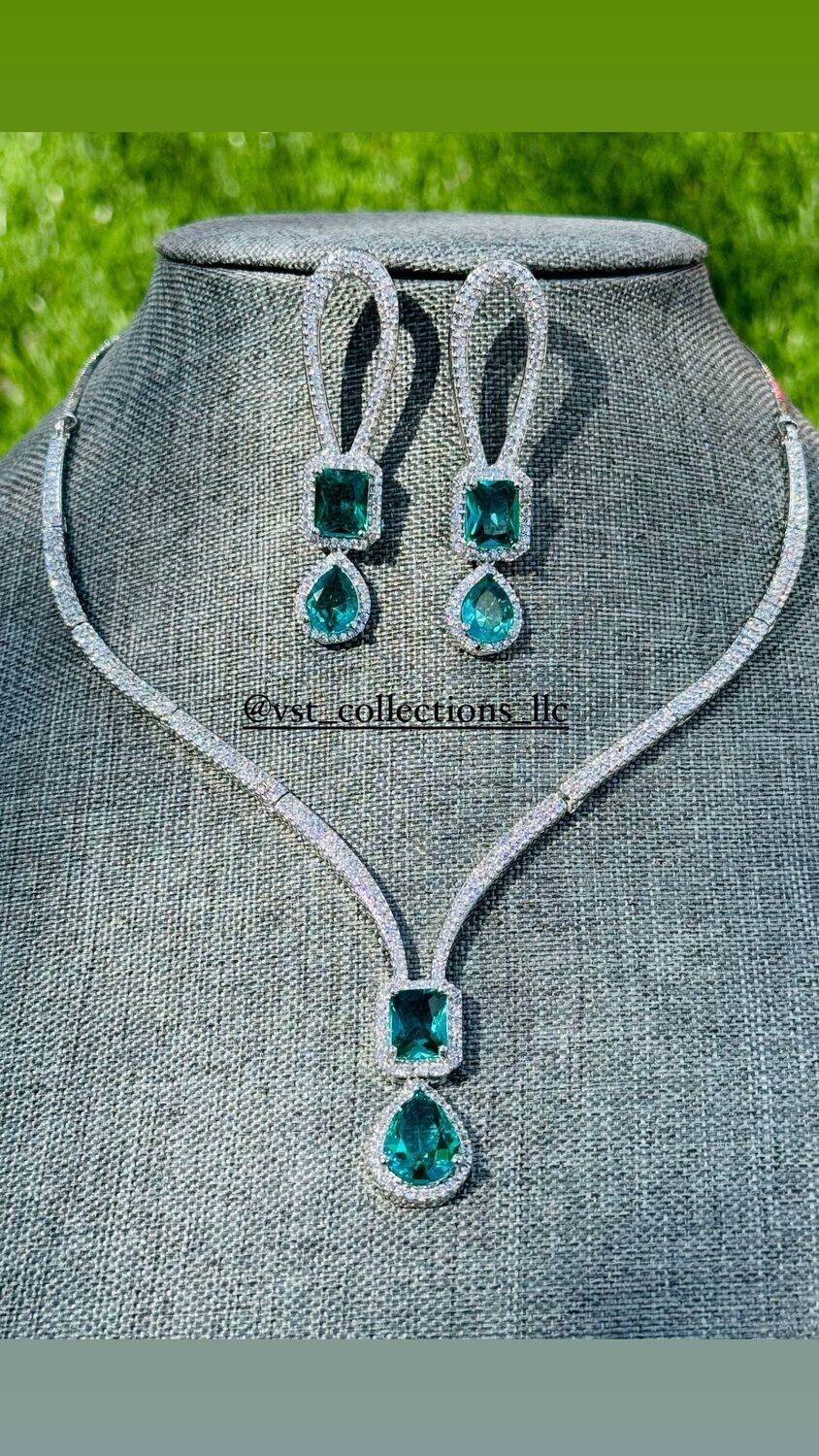 Peacock Green AD Set With Doublet Stone Pendant