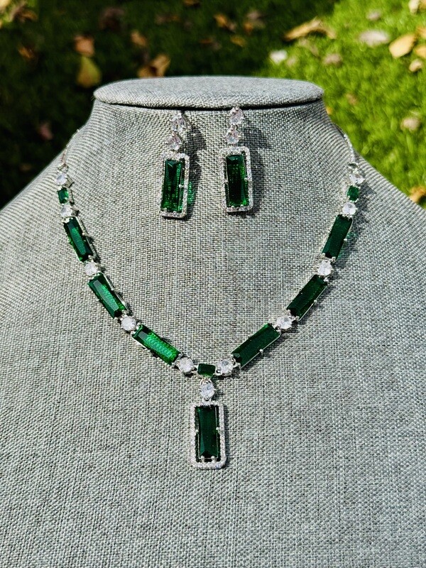 Emerald Green Doublet Stone Necklace With Earring