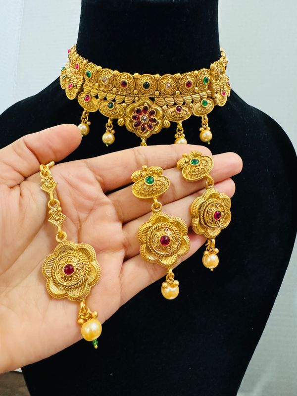 Gold Tone Choker Set