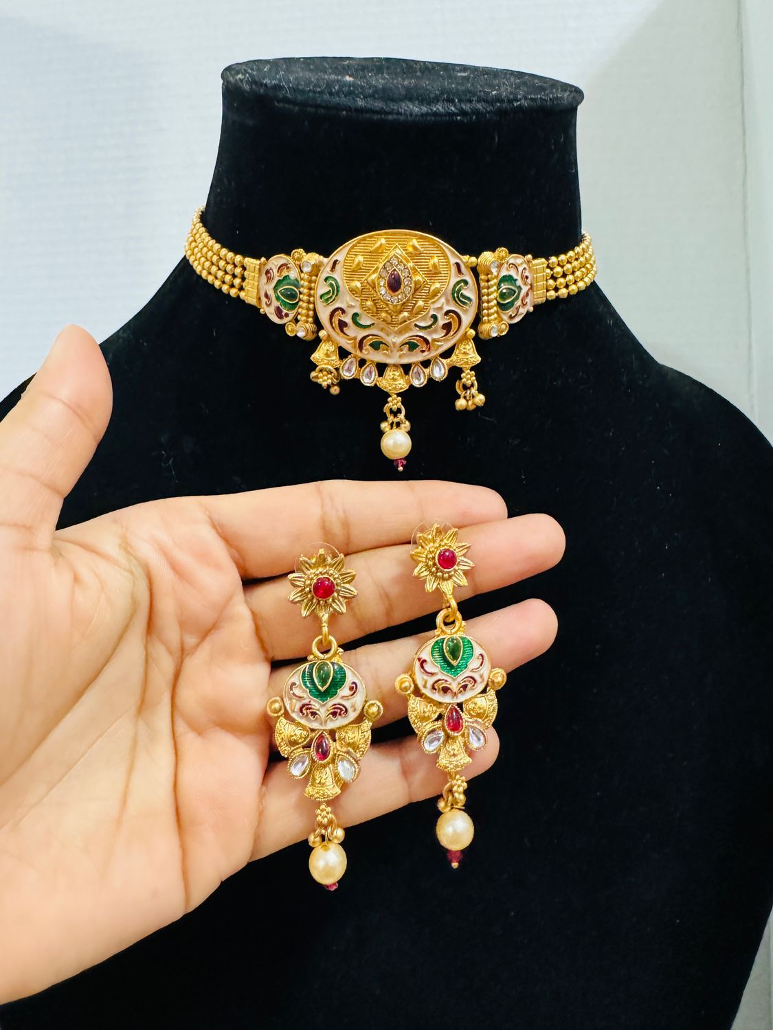 Meena Choker Set