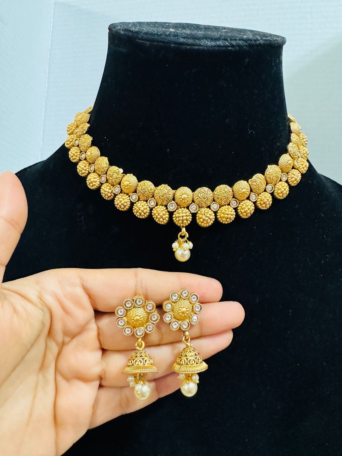 Gold Tone Necklace With Earrings