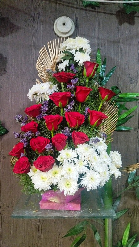 Red Rose &amp; Chrysanthemums Flower Basket