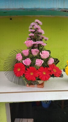 Gerbera &amp; pink Flowers Basket