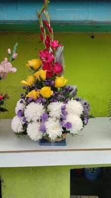 Yellow &amp; White colour Bouquet