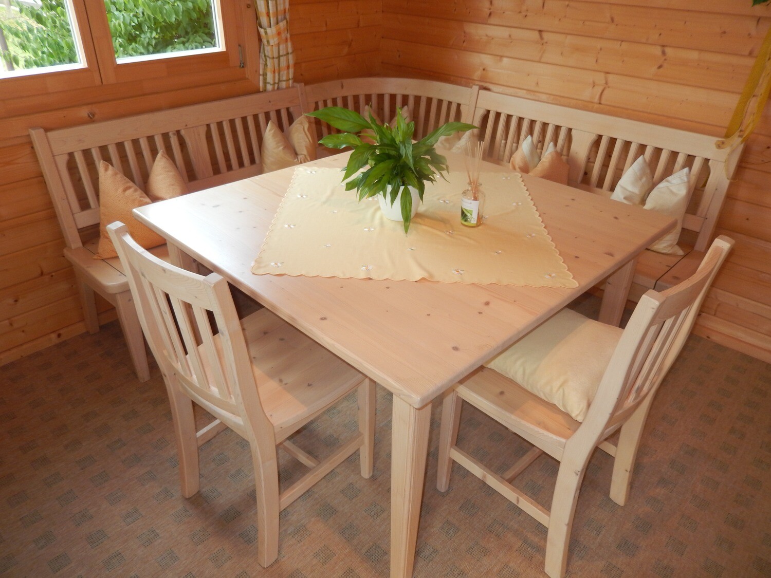 Sitzgruppe aus Holz AUSSTELLUNGSSTÜCK