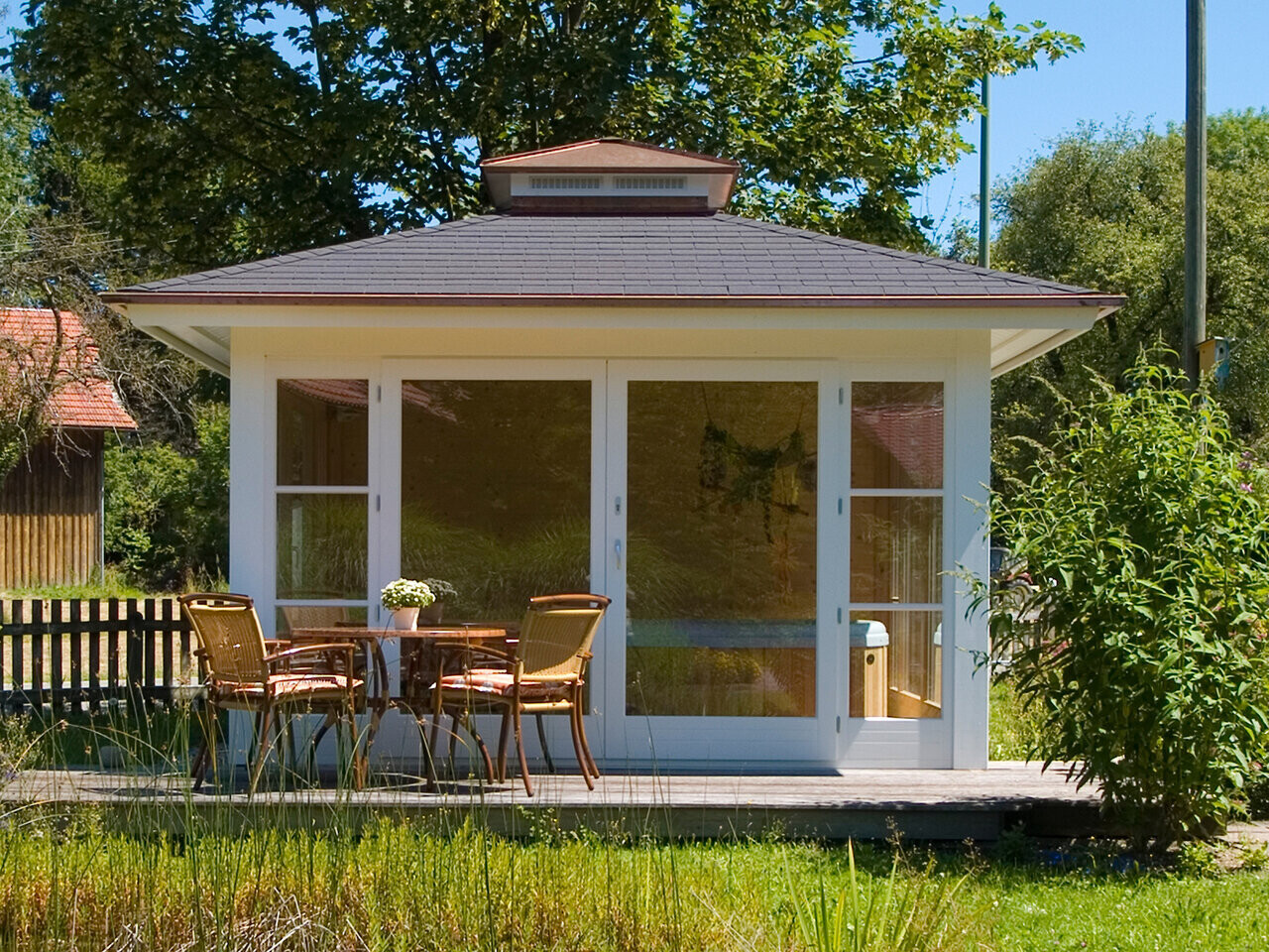 Gartenhaus „New Spa“ – Musterhaus 380 × 380 cm mit Thermowand &amp; Wenge-Boden