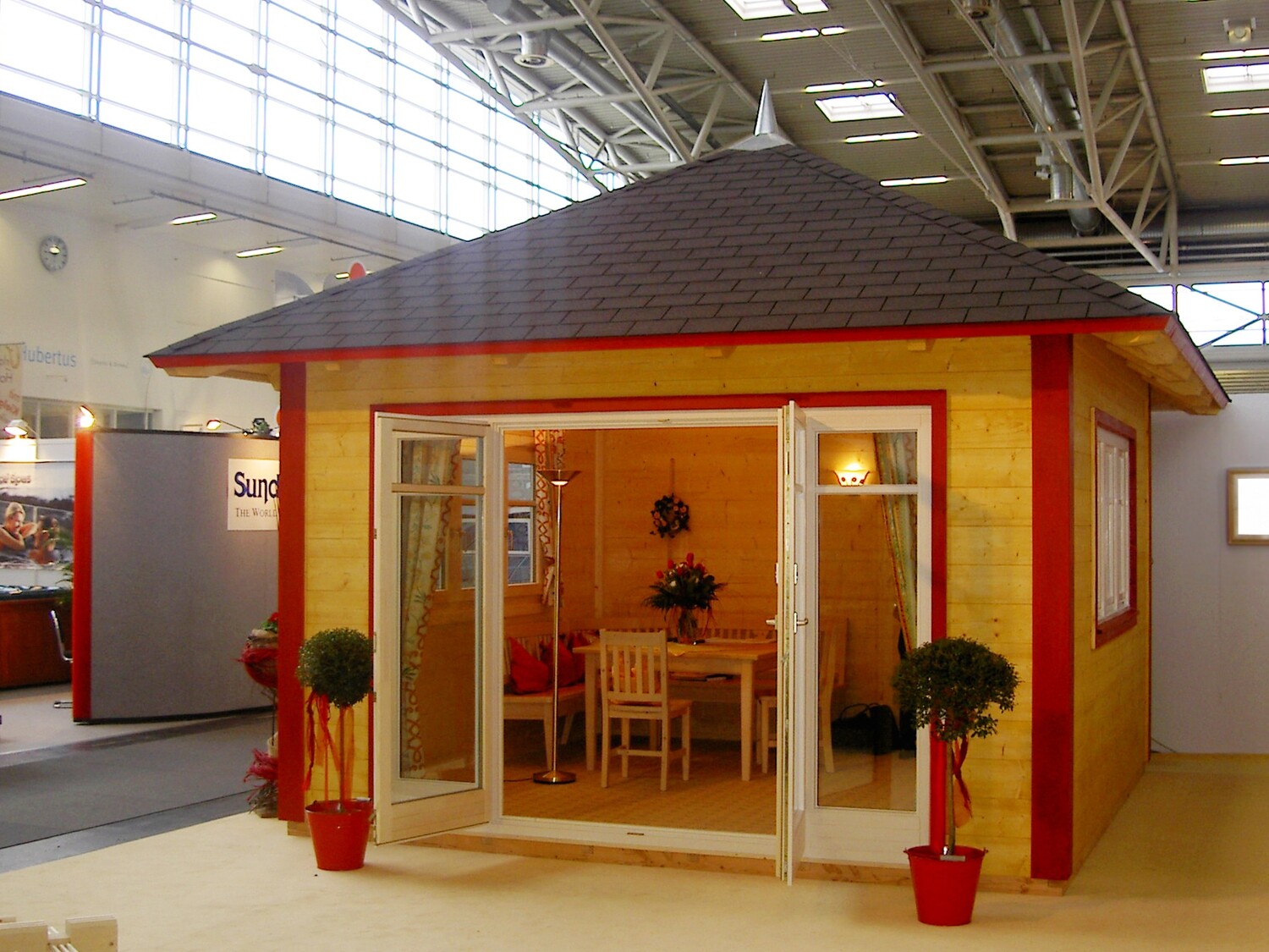 Messehaus „IHM / Garten München“ – Vorlaufhaus 400 × 400 cm mit Isolierung &amp; Glasfront
