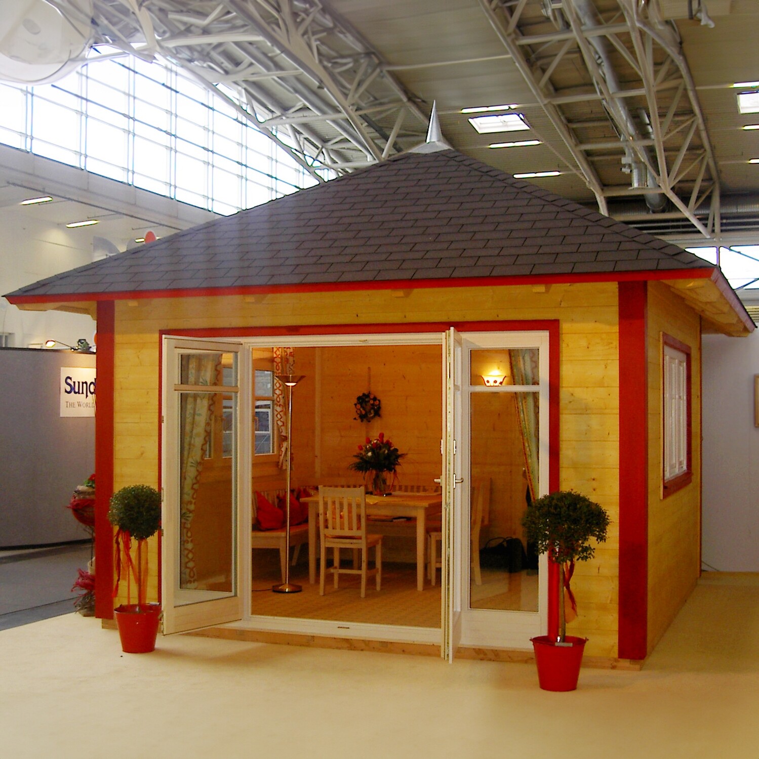 Messehaus „IHM / Garten München“ – Vorlaufhaus 400 × 400 cm mit Isolierung &amp; Glasfront