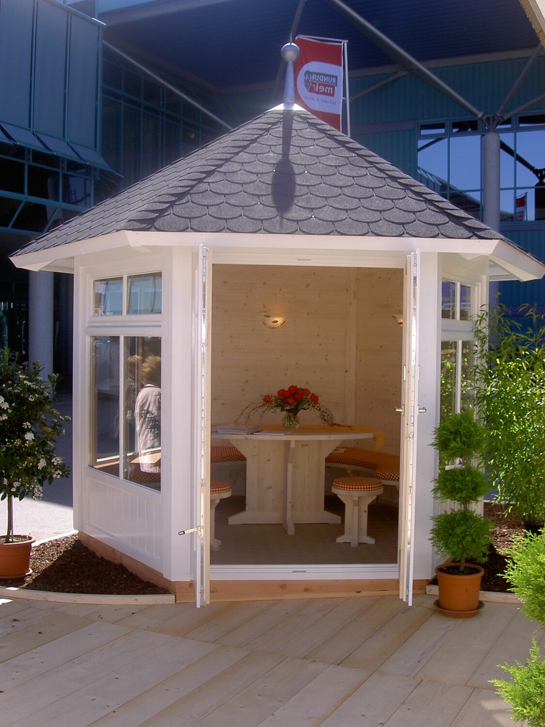 Teehaus „Palermo“ – 6-Eck Pavillon Ø 320 cm | Messehaus Afa Augsburg (Vorlaufhaus)