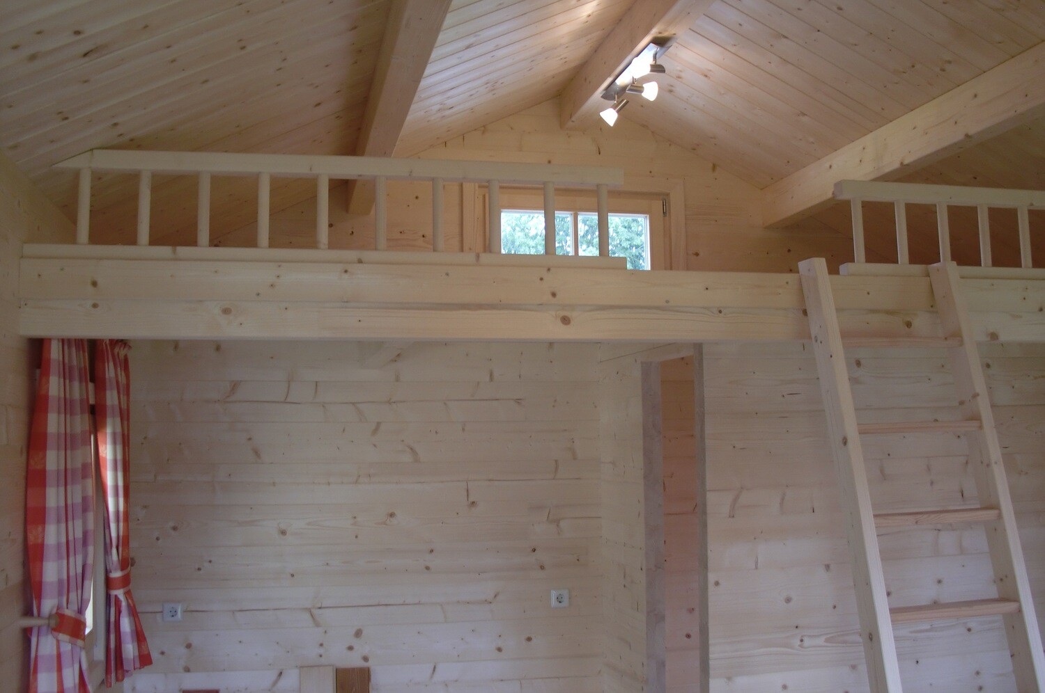 Ferienhaus „Unterföhring“ – Vorlaufhaus 400 × 450 cm mit Ziegeldach &amp; Terrasse