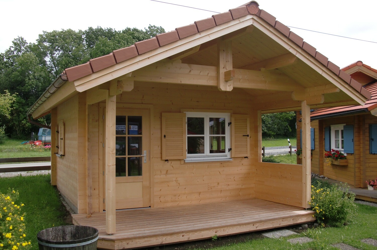 Ferienhaus „Unterföhring“ – Vorlaufhaus 400 × 450 cm mit Ziegeldach &amp; Terrasse