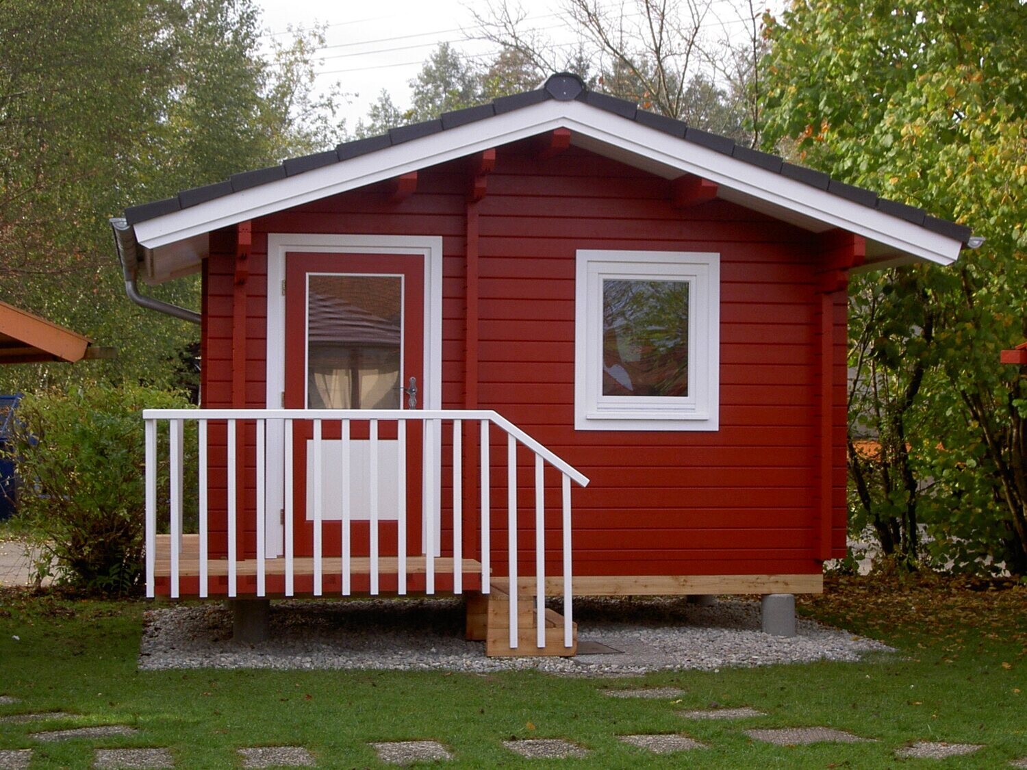 Saunahaus „Norwegen“ – Blockbohlen-Gartensauna 375 × 245 cm mit Ziegeldach