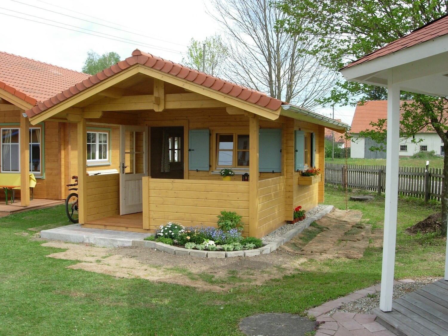 Gartenhaus „Ottobeuren“ mit Freisitz – Musterhaus 550 × 350 cm