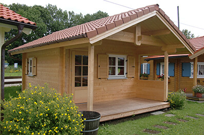 Ferienhaus „Unterföhring“ – Vorlaufhaus 400 × 450 cm mit Ziegeldach &amp; Terrasse