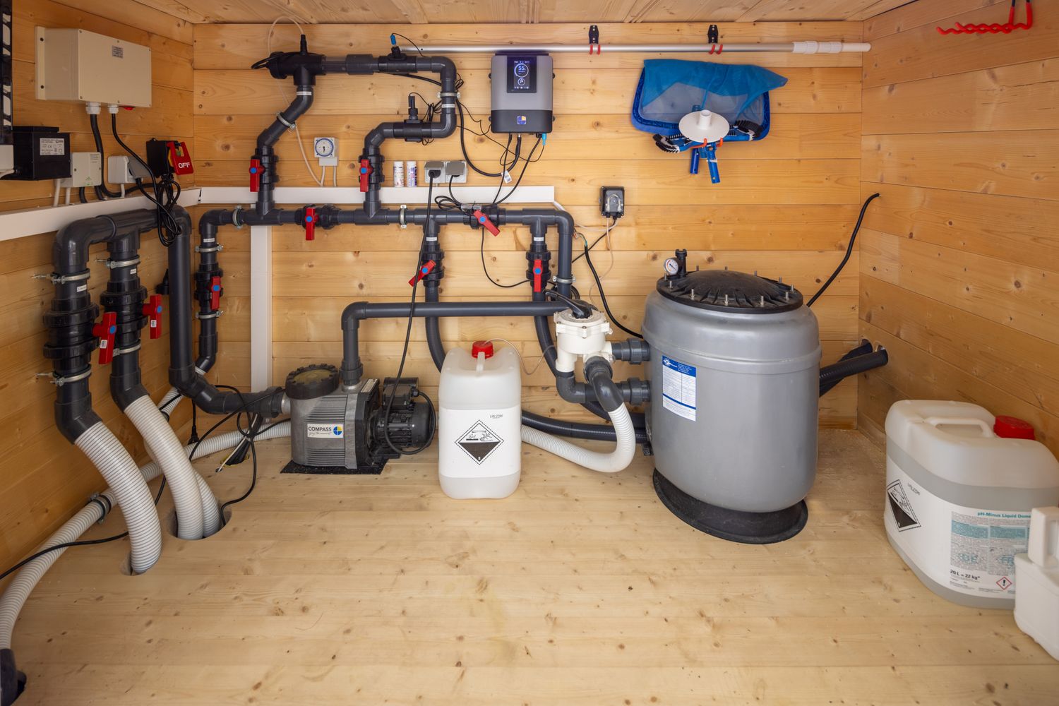 Upgrade Halbseitiger Holzfussboden für Pooltechnikhaus/Pooltechnikbox