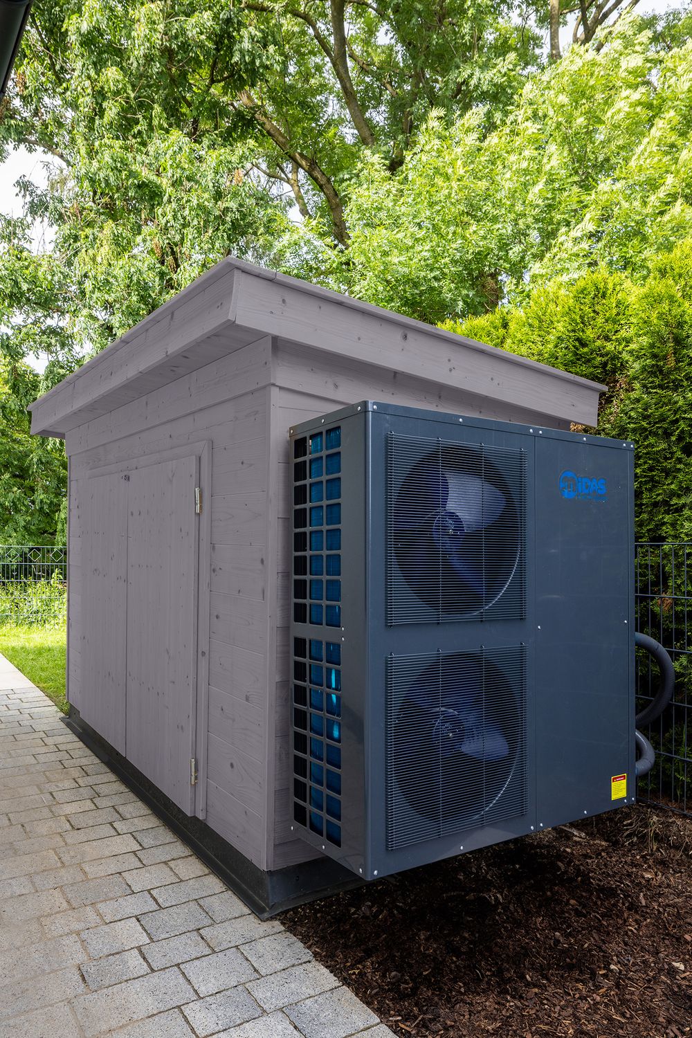 Exklusives Pooltechnikhaus grau, komplett montiert