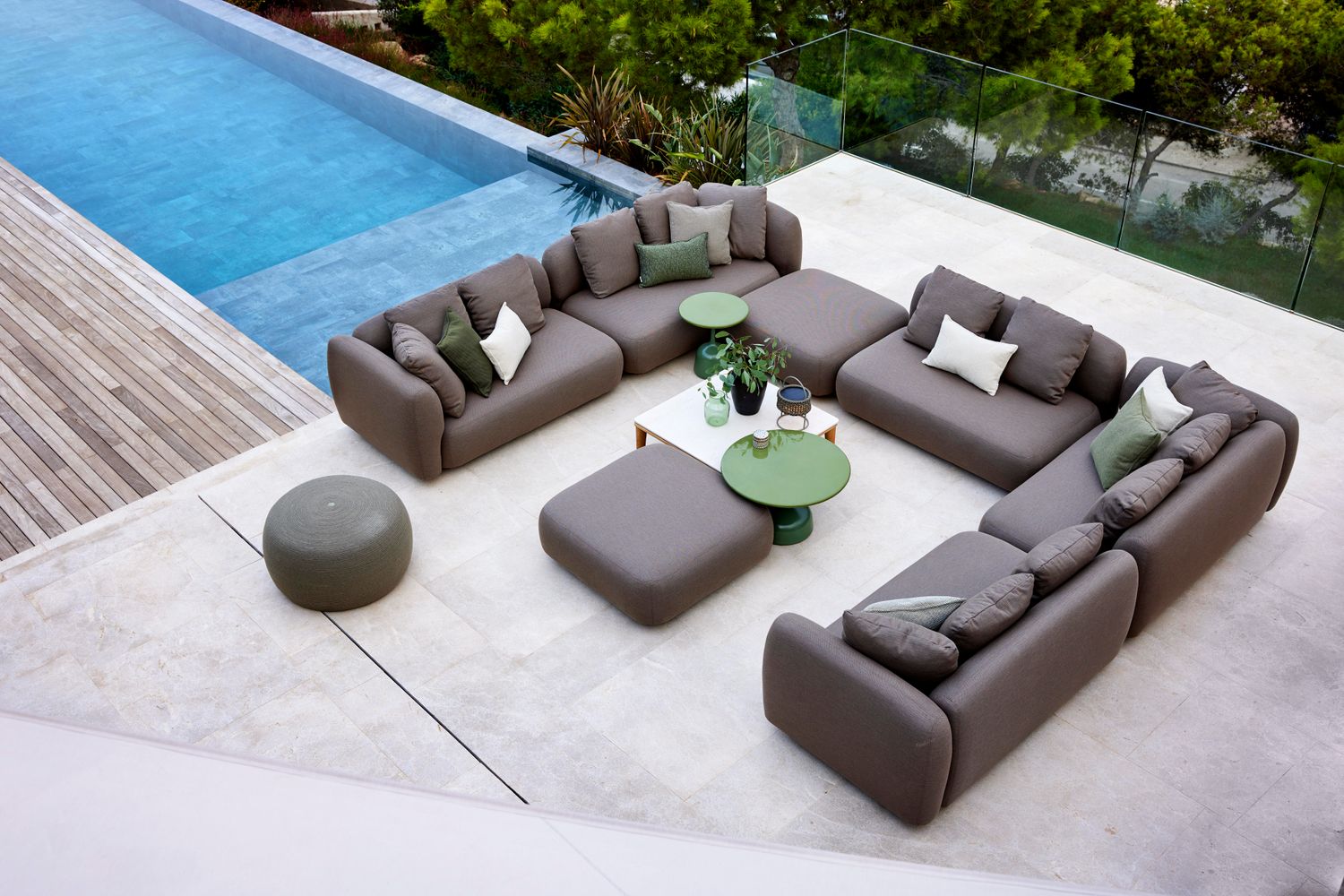 XXL Outdoor Couch: Cane line Capture mieten