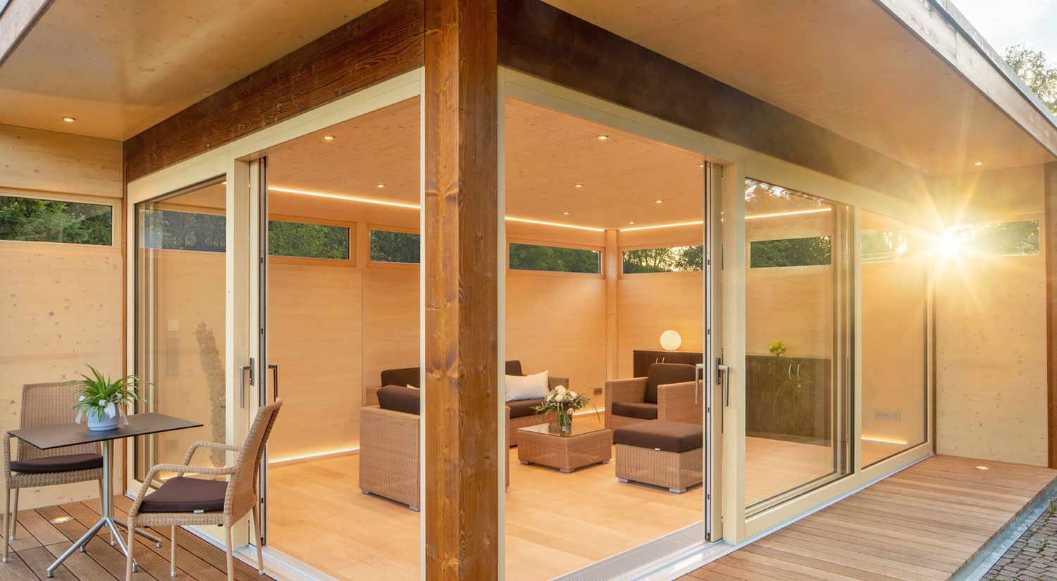 Musterhaus my Lounge XL: Luxus Gartenhaus mit Schiebetüren, isoliert, Flachedach, exklusiv, hochwertig