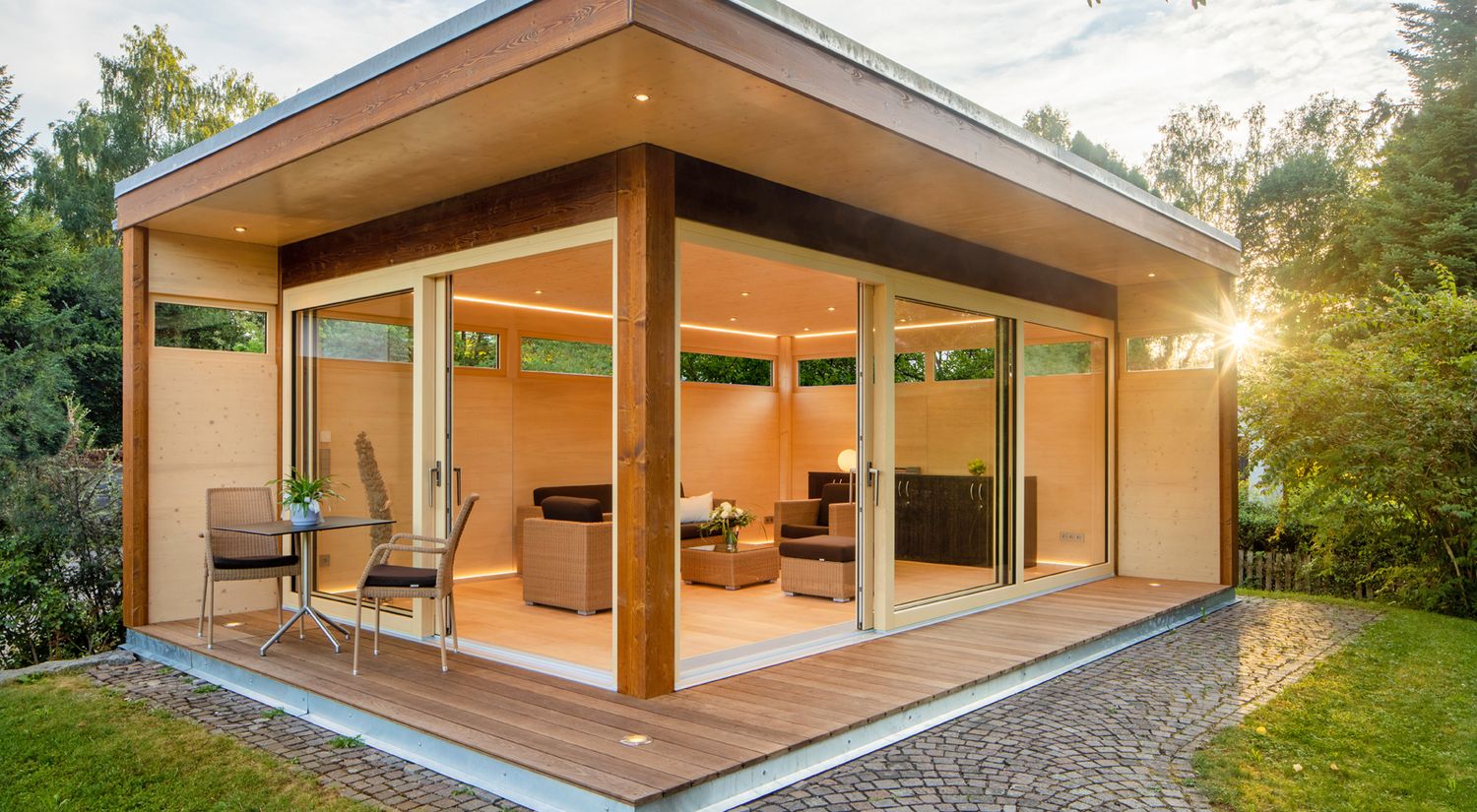Musterhaus my Lounge XL: Luxus Gartenhaus mit Schiebetüren, isoliert, Flachedach, exklusiv, hochwertig