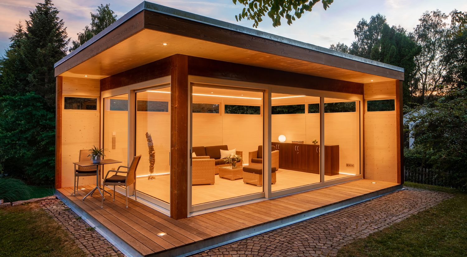 Musterhaus my Lounge XL: Luxus Gartenhaus mit Schiebetüren, isoliert, Flachedach, exklusiv, hochwertig