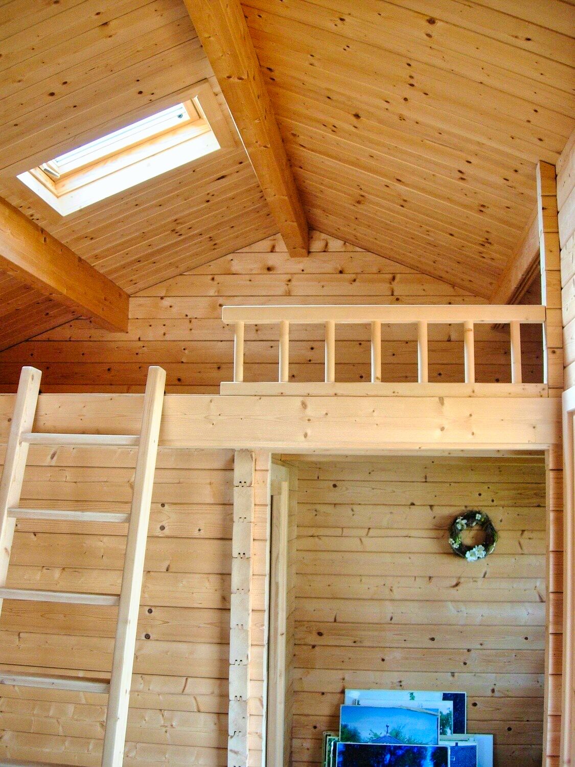 Gartenhaus „Obermenzing“ – Musterhaus mit Ziegeldach &amp; Koje, 540 × 325/425 cm