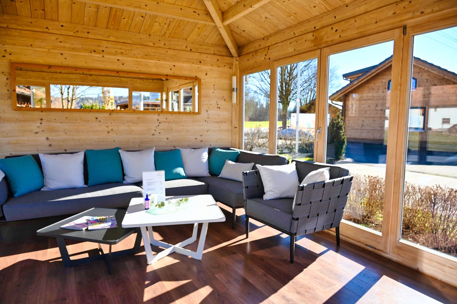 Gartenhaus „New Spa“ – Musterhaus 380 × 380 cm mit Thermowand &amp; Wenge-Boden