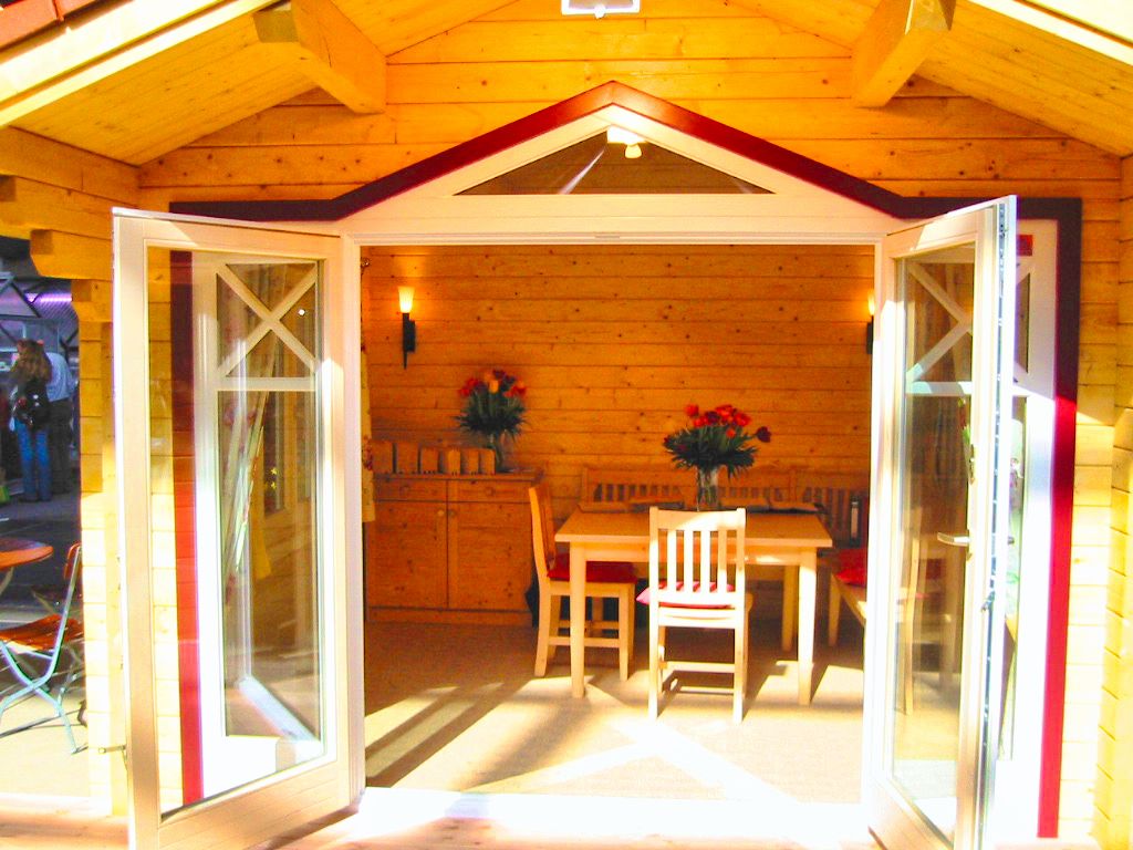 Messehaus „Teichblick“ – Gartenhaus 330 × 330 cm mit Ziegeldach &amp; Fensterfront