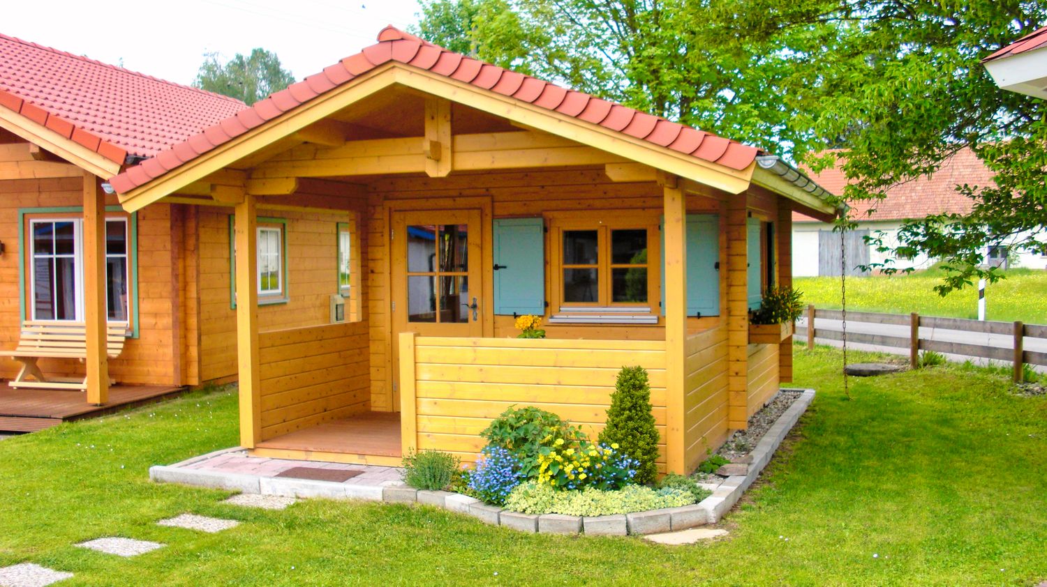 Gartenhaus „Ottobeuren“ mit Freisitz – Musterhaus 550 × 350 cm