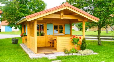 Gartenhaus „Ottobeuren“ mit Freisitz – Musterhaus 550 × 350 cm