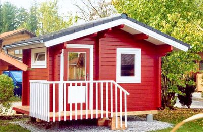 Saunahaus „Norwegen“ – Blockbohlen-Gartensauna 375 × 245 cm mit Ziegeldach