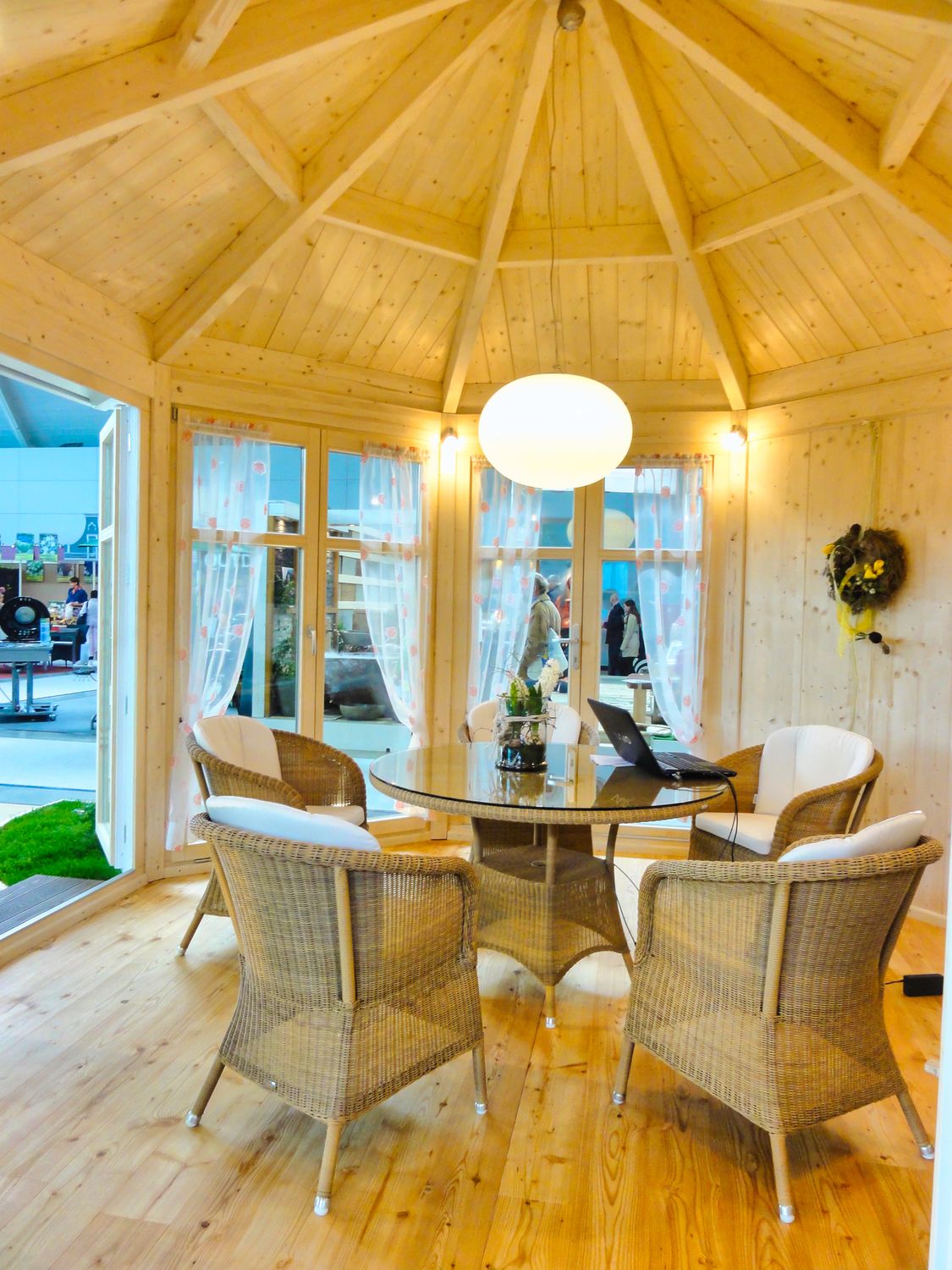 Gartenpavillon Ø 420 cm – 8-Eck Holzbaugartenzimmer mit Isolierung &amp; Lärchenboden