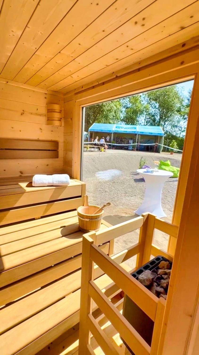 Moderne Gartensauna von Saunabloox® – 375 × 245 cm mit hochwertiger EOS-Ausstattung Vormontiert