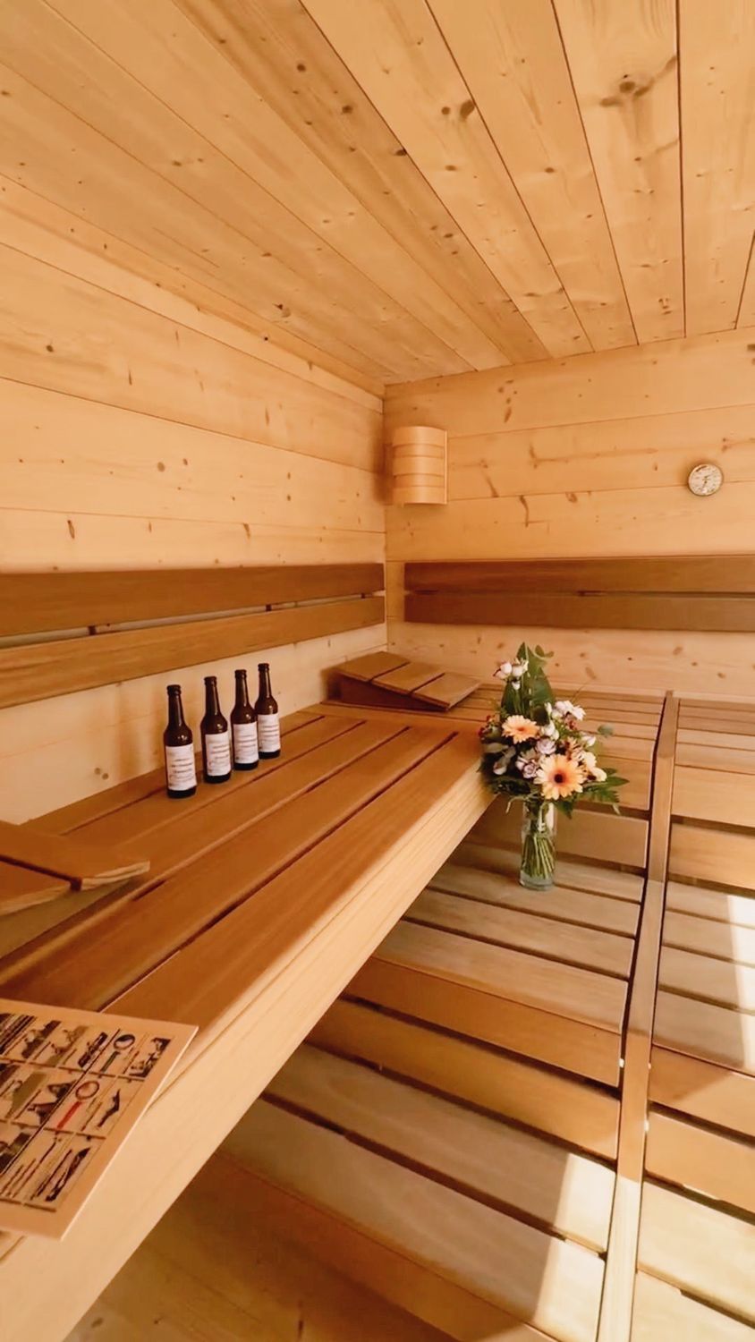 Moderne Gartensauna von Saunabloox® – 375 × 245 cm mit hochwertiger EOS-Ausstattung Vormontiert