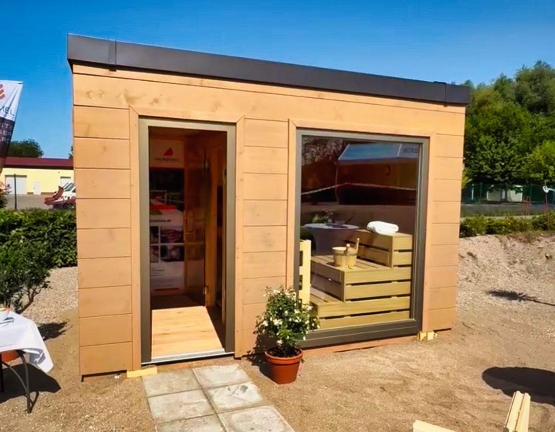 Moderne Gartensauna von Saunabloox® – 375 × 245 cm mit hochwertiger EOS-Ausstattung Vormontiert
