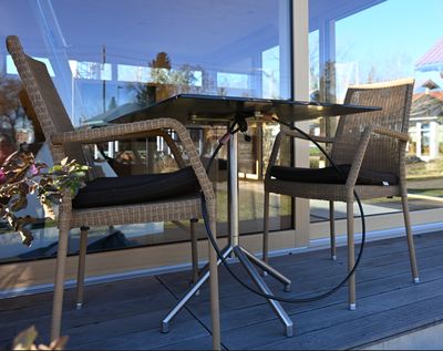 Cane-line Newman Stühle mit Avenue Tisch AUSSTELLUNGSSTÜCK