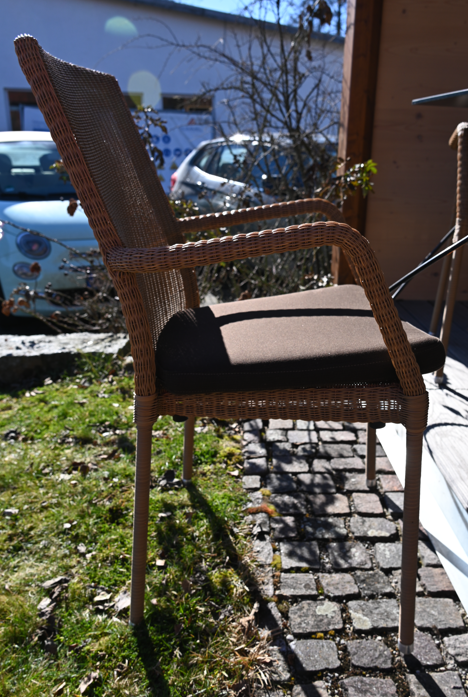 Cane-line Newman Chairs with Avenue Table EXHIBITION PIECE
