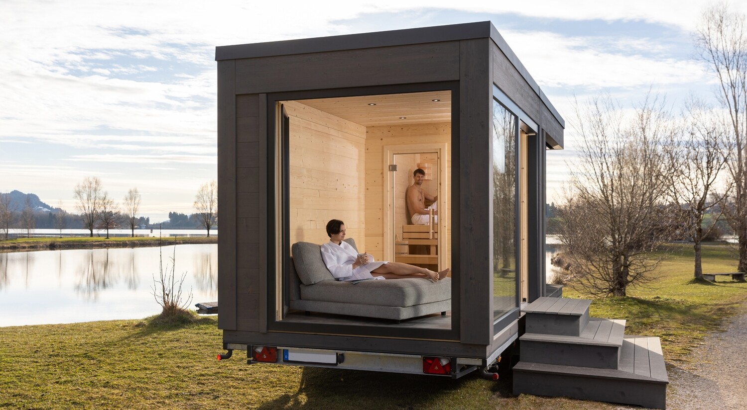 Mobile Luxus Sauna – Gartensauna auf 3,5 t Trailer mit Gasofen &amp; Designausstattung (607 × 251 cm)